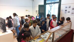 Notoria participación escolar en la muestra sobre Malvinas expuesta en La Estación