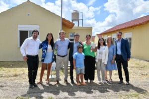 Olavarría: Kicillof entregó viviendas y firmó convenios para obras por $1.500 millones