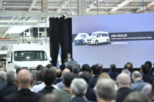 Zárate: Kicillof participó de la puesta en marcha de una nave industrial de Toyota