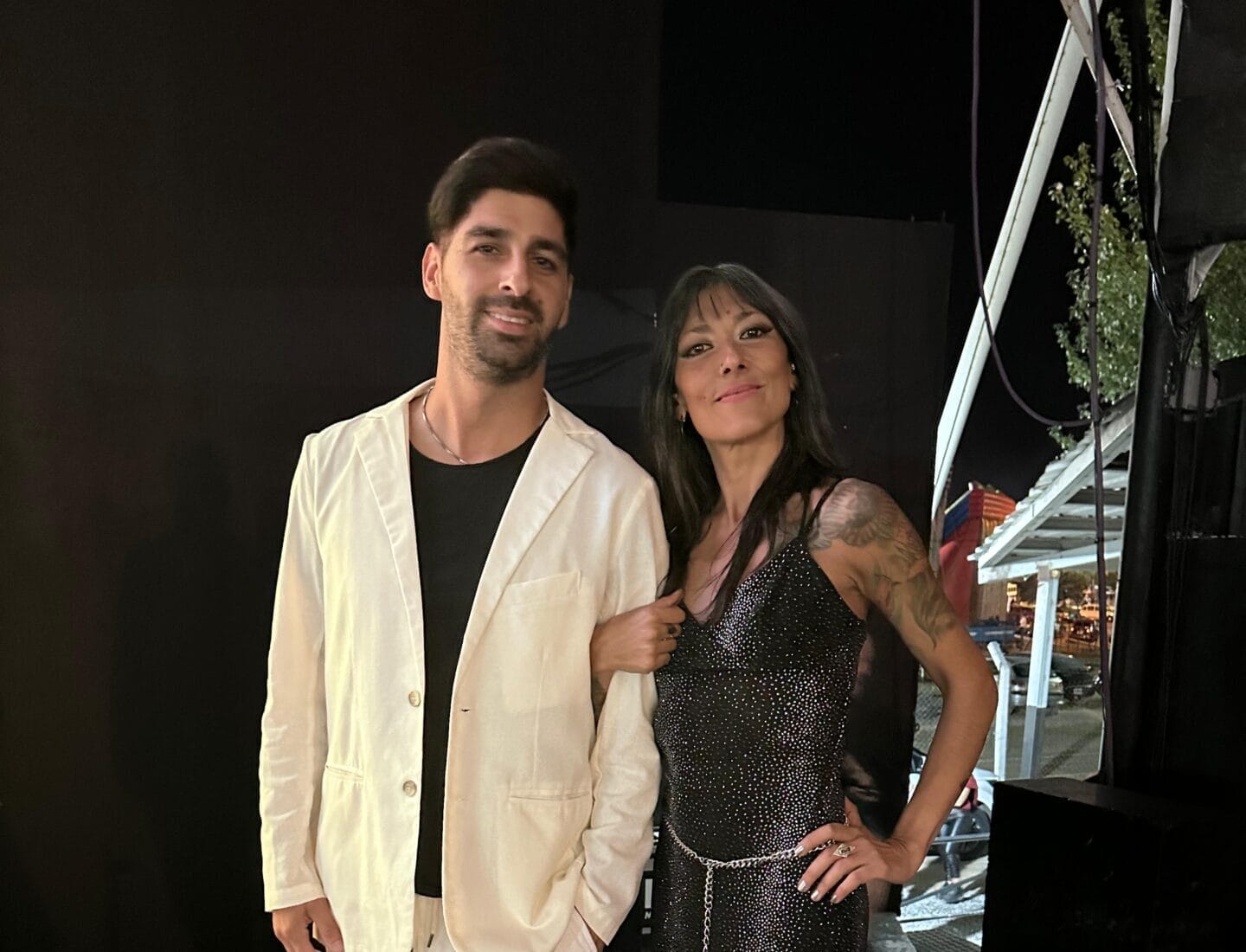Mariana Benítez y Gastón Arce en la locución de esta noche especial