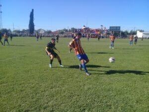 Fútbol de Primera: Huracán se quedó con el clásico en el Bottino