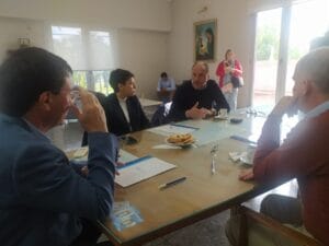 Río Quequén: El jefe comunal dorreguense recibió a tres intendentes y firmaron un convenio