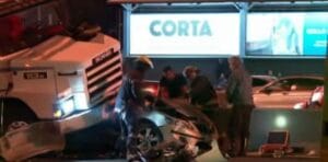 Camión chocó en Panamericana: se soltó el contenedor y se cruzó de vía. Al menos tres muertos
