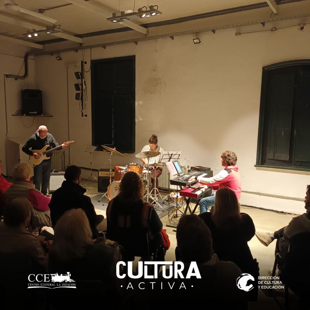 Coie Granato y La Síndico brindaron un concierto en La Estación