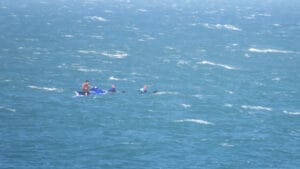 Claromecó:  Rescataron a dos kayakistas en el mar