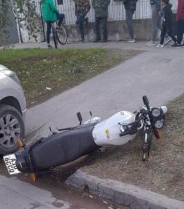 Choque en  Avenida Ameghino: Motociclista trasladado al Hospital