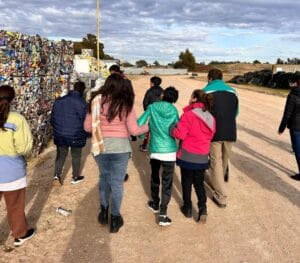 San Cayetano: Alumnos de la escuela especial recorrieron  la planta de tratamiento de residuos