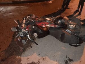 Alsina y Ameghino: Colisionaron un automóvil y una moto