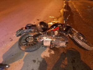 Alsina y Ameghino: Colisionaron un automóvil y una moto