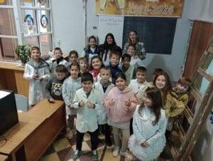 Alumnos de la Escuela 17 de Orense visitaron LU 24