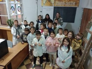 Alumnos de la Escuela 17 de Orense visitaron LU 24