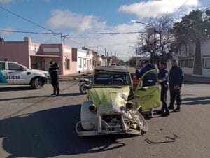Fuerte choque en 9 de Julio y Solís: mujer hospitalizada tras ser despedida de auto