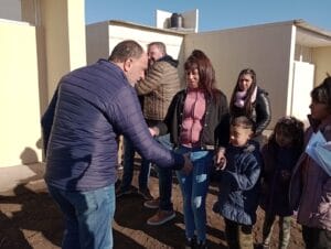 El intendente Pablo Garate entregó cinco viviendas en Ameghino y Talcahuano (video)