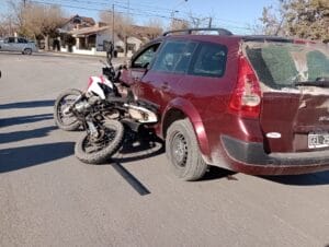 Choque en Almafuerte y Lamadrid: motociclista al Hospital