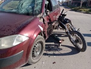 Choque en Almafuerte y Lamadrid: motociclista al Hospital