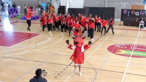 (video) Fiesta del Color: La Secundaria 2 ganó las pruebas en el Polideportivo