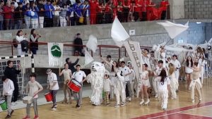 (video) Fiesta del Color: La Secundaria 2 ganó las pruebas en el Polideportivo