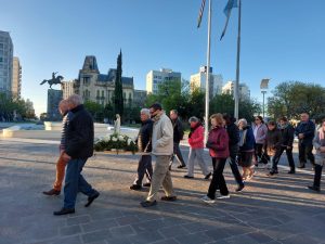 Rezo del Santo Rosario en la plaza San Martín