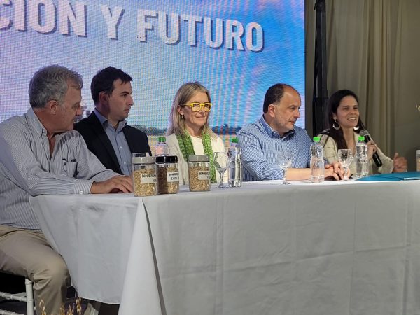 Carrasco orgullosa por la avena libre de gluten desarrollada por la Chacra de Barrow