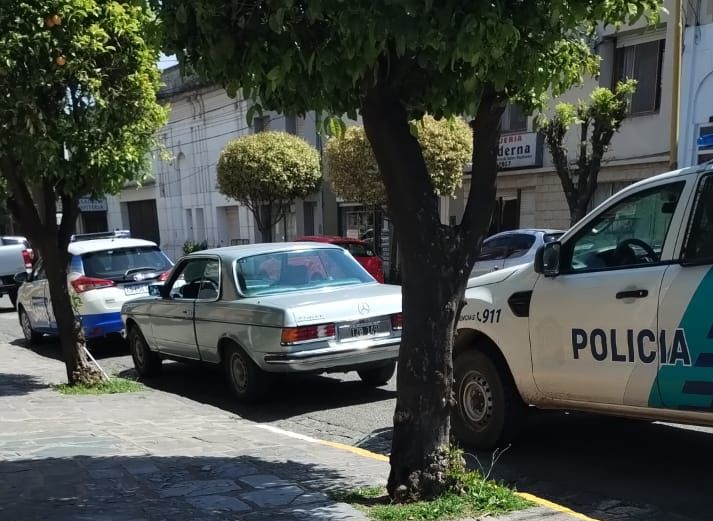 Estacionó su auto, lo buscó en otro lado y al no encontrarlo denunció el robo