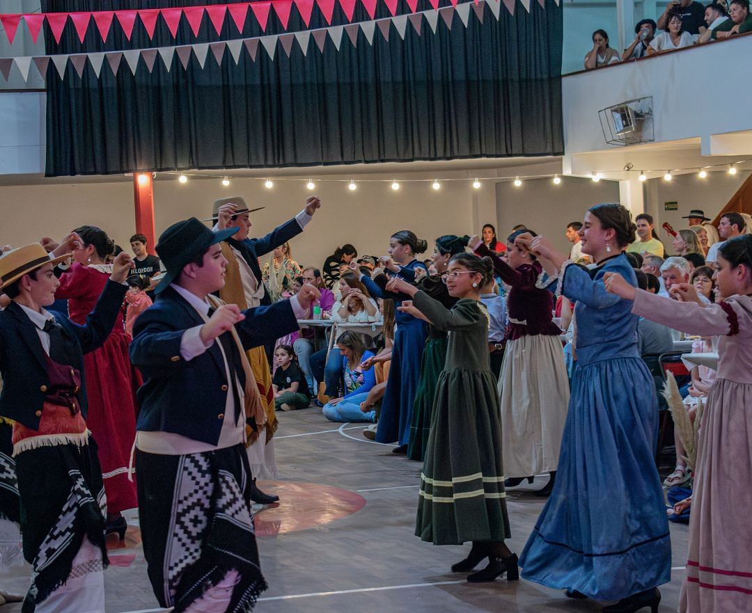 Dorrego: La Peña Nativista y el Club Independiente ofrecieron gran noche folklórica