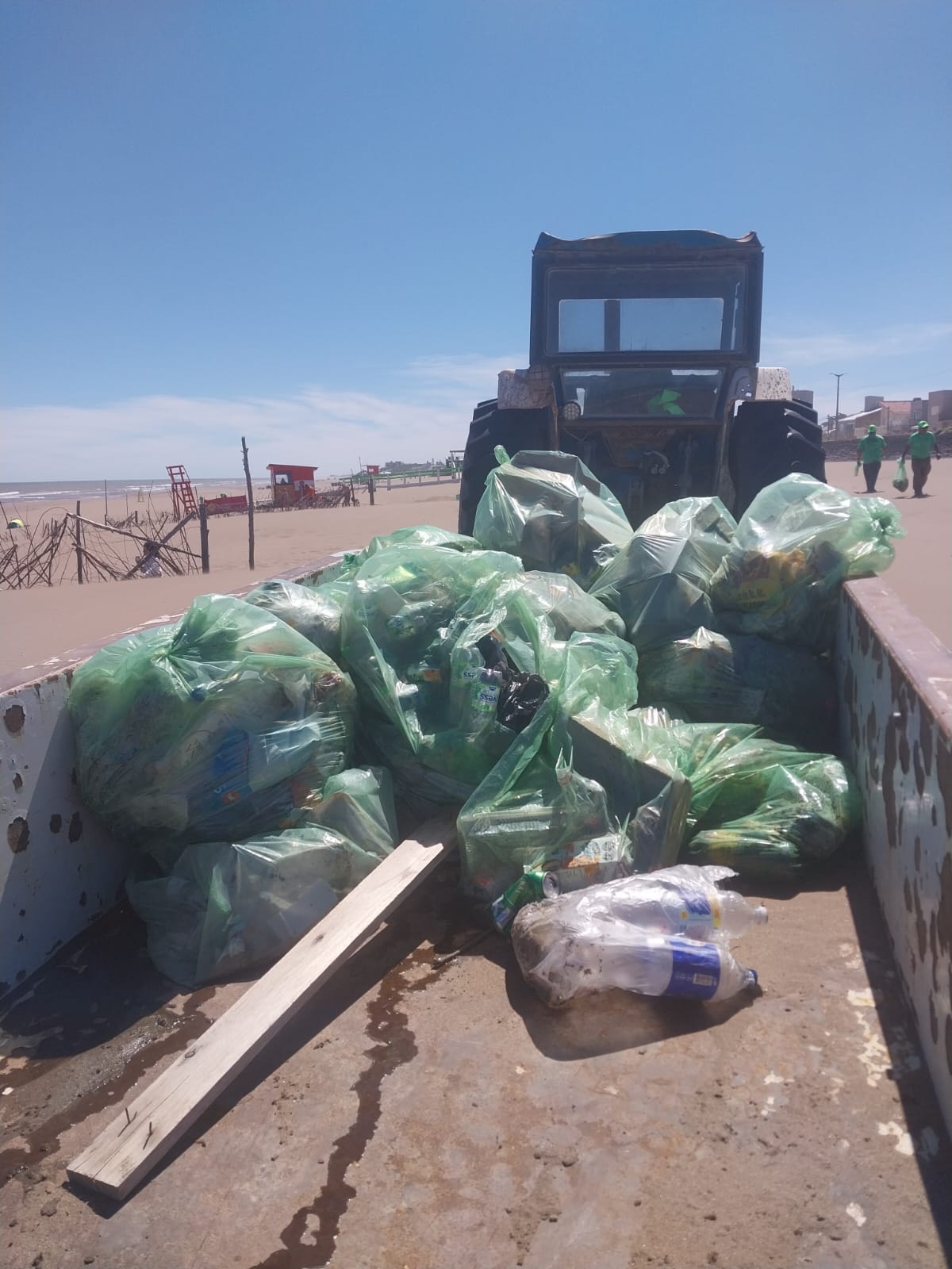 El programa “Playas Limpias” continúa con sus trabajos en Claromecó