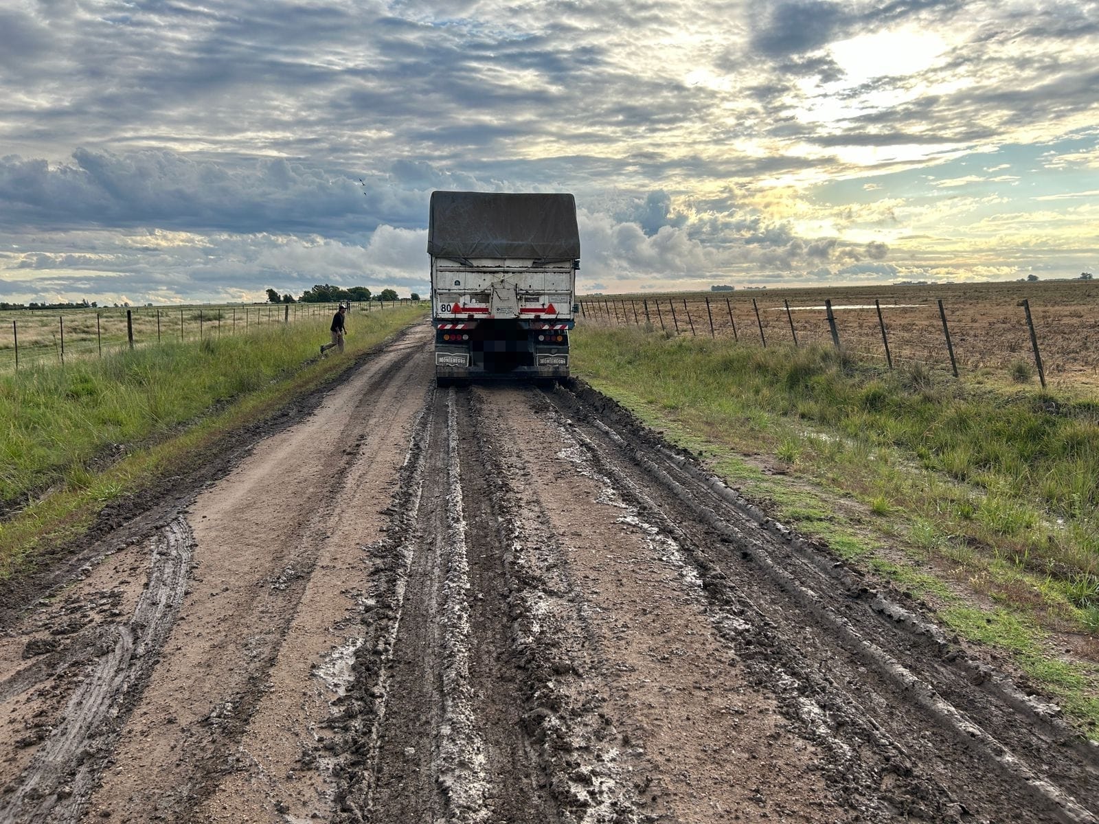 Chaves: Infracción a transportista lapridense por dañar caminos rurales