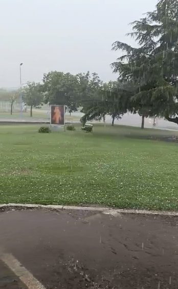 Mucha lluvia y granizo en la ciudad y alrededores