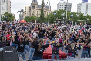 Payasos y comerciantes convocaron a plaza llena