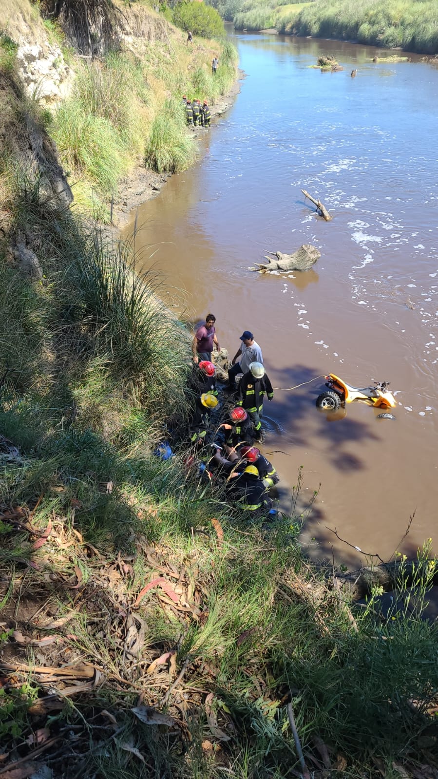 Trasladan a Tandil a las lesionadas al caer el cuatri al arroyo Claromecó