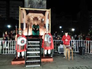 (videos)Gran acompañamiento popular a la llegada de los Reyes Magos