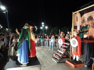 (videos)Gran acompañamiento popular a la llegada de los Reyes Magos