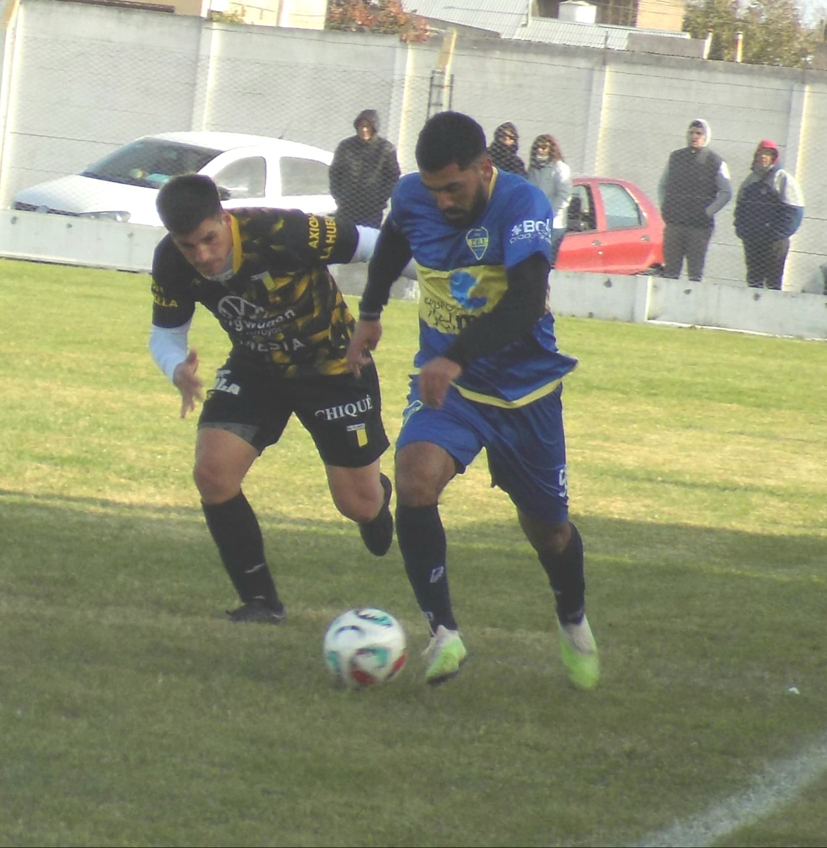 Fútbol local: movimientos en el mercado de fichajes