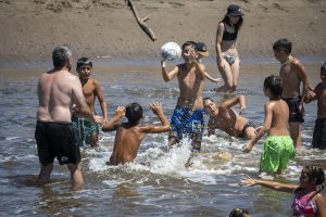 “Todos al Agua” para que las familias disfruten de las costas del distrito