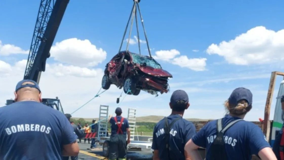 Identificaron a la persona que cayó con su camioneta al Dique Paso de las Piedras