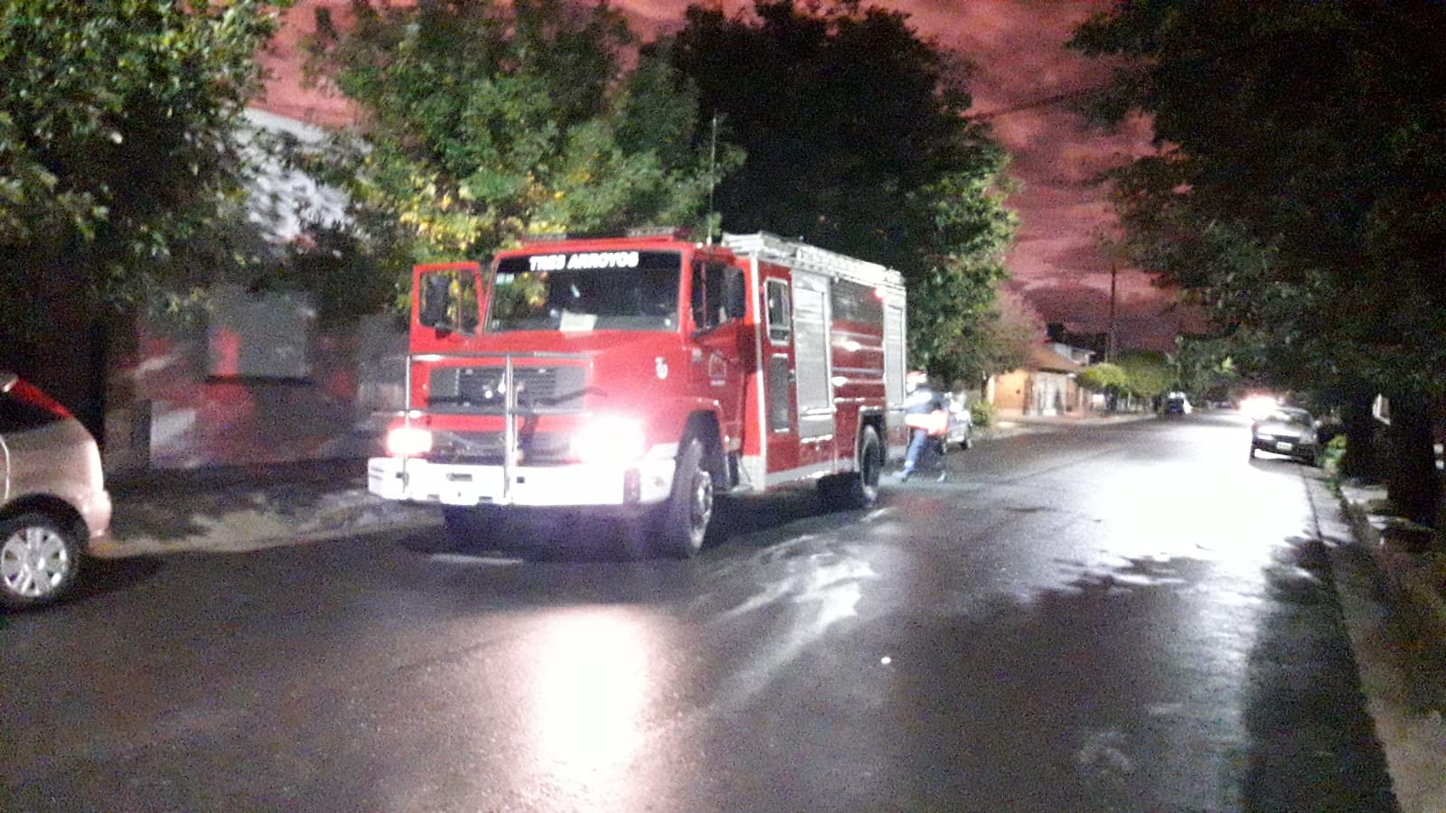 Bomberos intervinieron por voladura de techos a causa del viento