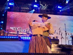 Excelente presentación del Ballet Folklórico Municipal